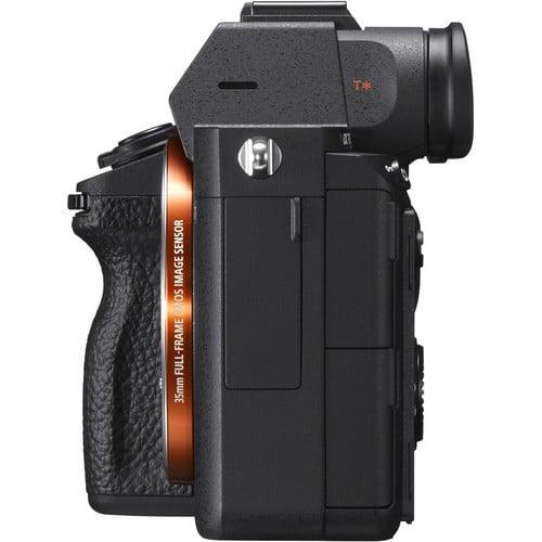 Sony-α7-Mark-III-Mirrorless-Camera-FE-28-70mm-F3.5-5.6-OSS-Lens-5 Sony-α7-Mark-III-Mirrorless-Camera-FE-28-70mm-F3.5-5.6-OSS-Lens-5