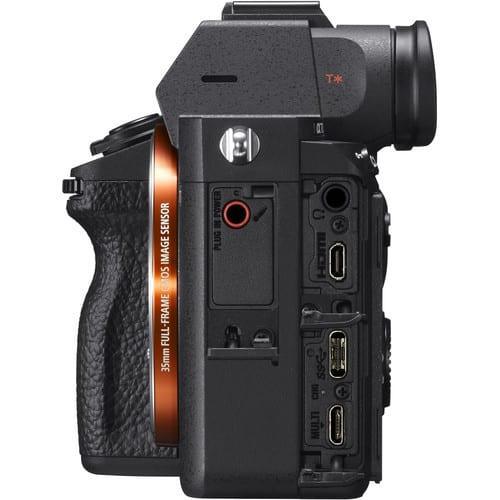 Sony-α7-Mark-III-Mirrorless-Camera-FE-28-70mm-F3.5-5.6-OSS-Lens-6 Sony-α7-Mark-III-Mirrorless-Camera-FE-28-70mm-F3.5-5.6-OSS-Lens-6