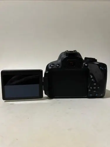 Canon EOS 650D 18Mpx Digital Camera DSLR, Touchscreen LCD, Full HD 1080p Video (2)