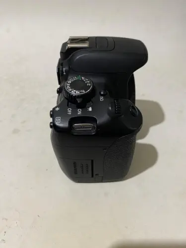 Canon EOS 650D 18Mpx Digital Camera DSLR, Touchscreen LCD, Full HD 1080p Video (3)