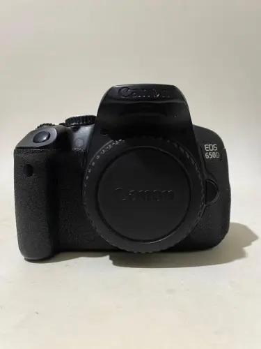 Canon EOS 650D 18Mpx Digital Camera DSLR, Touchscreen LCD, Full HD 1080p Video